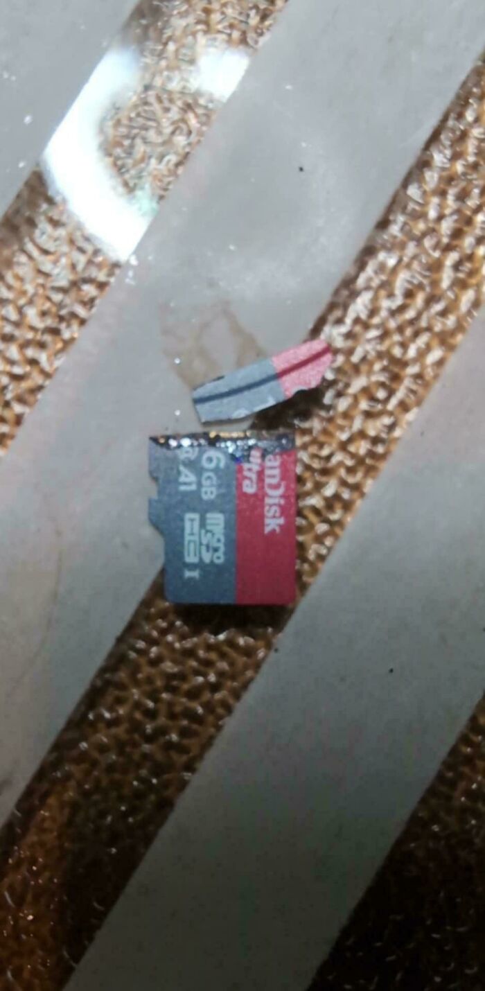 If You Think You’re Having A Bad Day, Spare A Thought For These 88 Poor Tech Support Workers (New Pics)