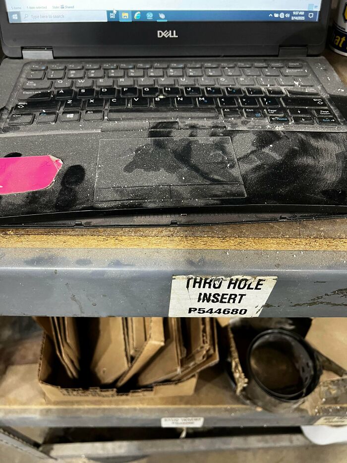 If You Think You’re Having A Bad Day, Spare A Thought For These 88 Poor Tech Support Workers (New Pics)