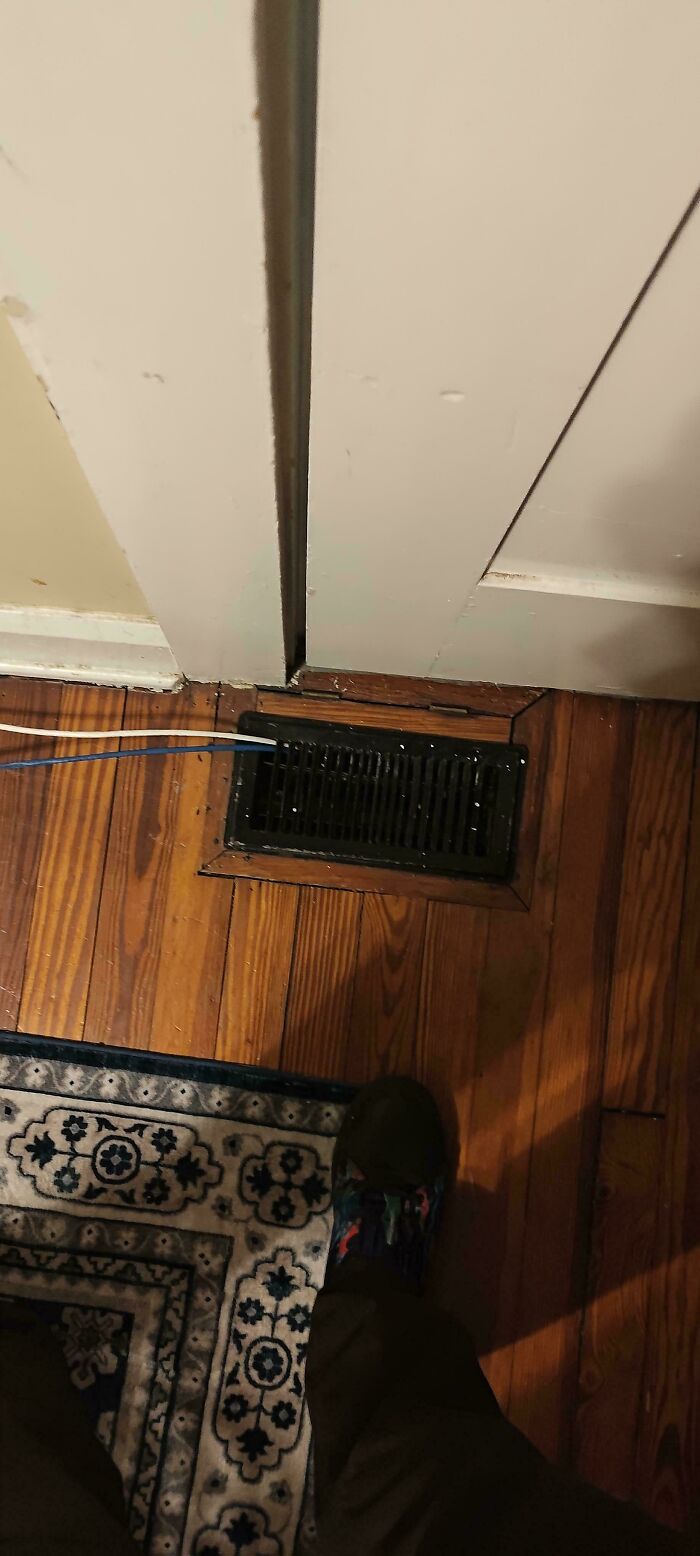 If You Think You’re Having A Bad Day, Spare A Thought For These 88 Poor Tech Support Workers (New Pics)