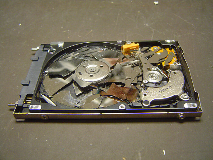 If You Think You’re Having A Bad Day, Spare A Thought For These 88 Poor Tech Support Workers (New Pics)