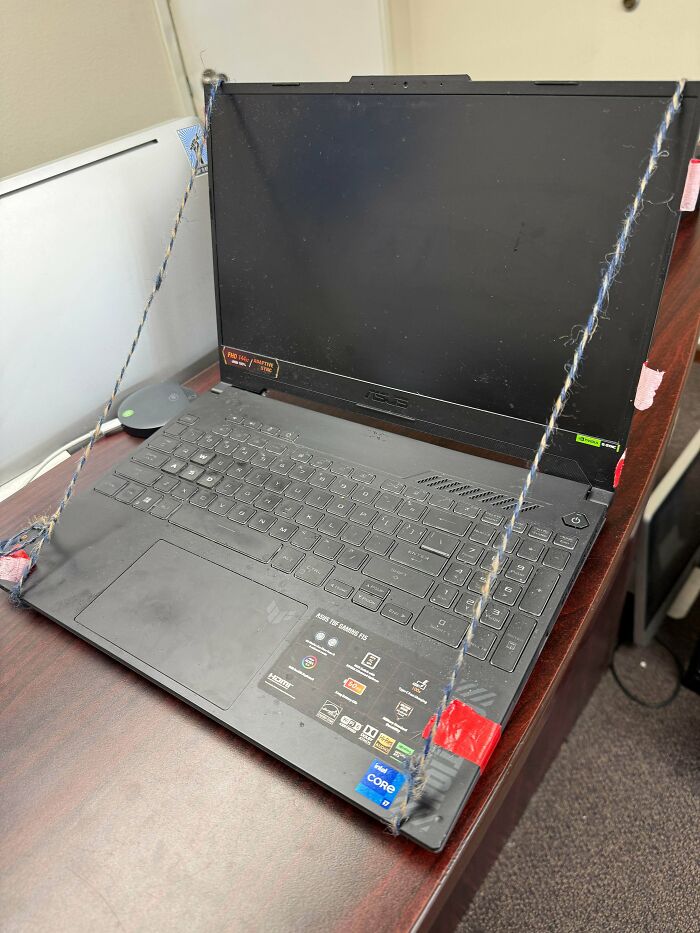 If You Think You’re Having A Bad Day, Spare A Thought For These 88 Poor Tech Support Workers (New Pics)