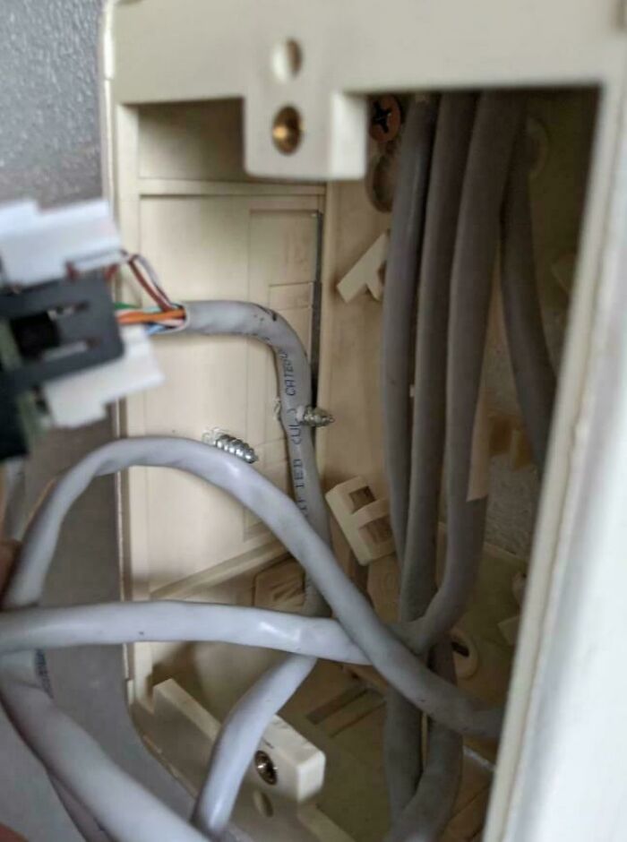 If You Think You’re Having A Bad Day, Spare A Thought For These 88 Poor Tech Support Workers (New Pics)