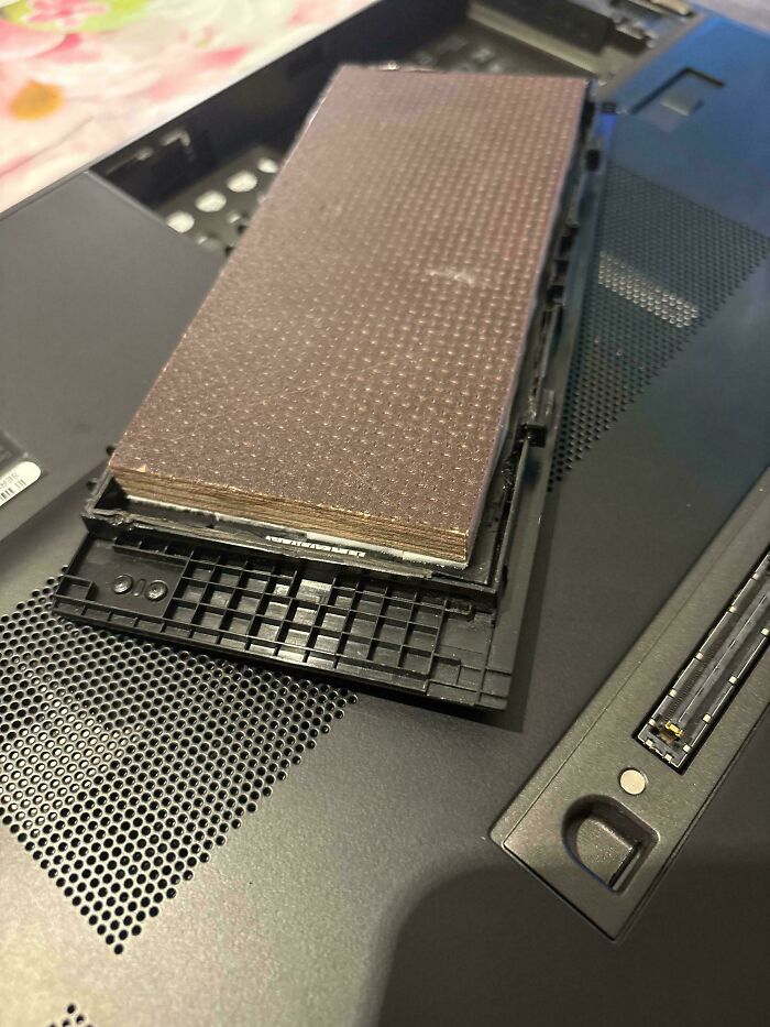 If You Think You’re Having A Bad Day, Spare A Thought For These 88 Poor Tech Support Workers (New Pics)