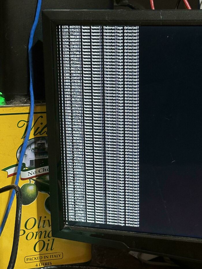 If You Think You’re Having A Bad Day, Spare A Thought For These 88 Poor Tech Support Workers (New Pics)