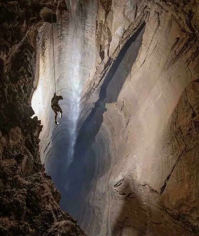 91 Pics That Show Why Extremely Large Things Can Be So Scary And Eerie (New Pics) 91 Pics That Show Why Extremely Large Things Can Be So Scary And Eerie (New Pics)