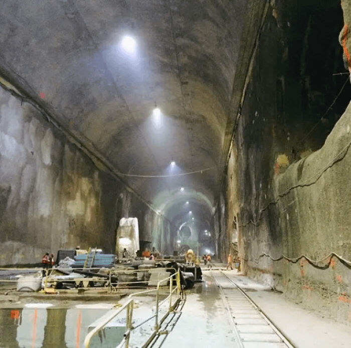 91 Pics That Show Why Extremely Large Things Can Be So Scary And Eerie (New Pics) 91 Pics That Show Why Extremely Large Things Can Be So Scary And Eerie (New Pics)