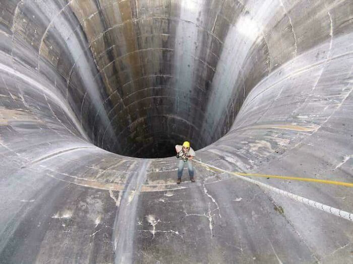 91 Pics That Show Why Extremely Large Things Can Be So Scary And Eerie (New Pics) 91 Pics That Show Why Extremely Large Things Can Be So Scary And Eerie (New Pics)