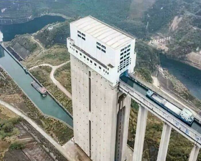 91 Pics That Show Why Extremely Large Things Can Be So Scary And Eerie (New Pics) 91 Pics That Show Why Extremely Large Things Can Be So Scary And Eerie (New Pics)