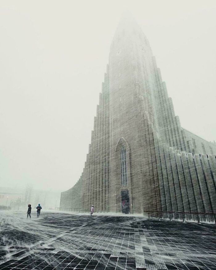 91 Pics That Show Why Extremely Large Things Can Be So Scary And Eerie (New Pics) 91 Pics That Show Why Extremely Large Things Can Be So Scary And Eerie (New Pics)