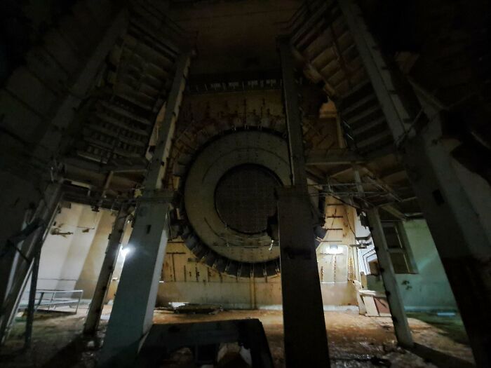 91 Pics That Show Why Extremely Large Things Can Be So Scary And Eerie (New Pics) 91 Pics That Show Why Extremely Large Things Can Be So Scary And Eerie (New Pics)
