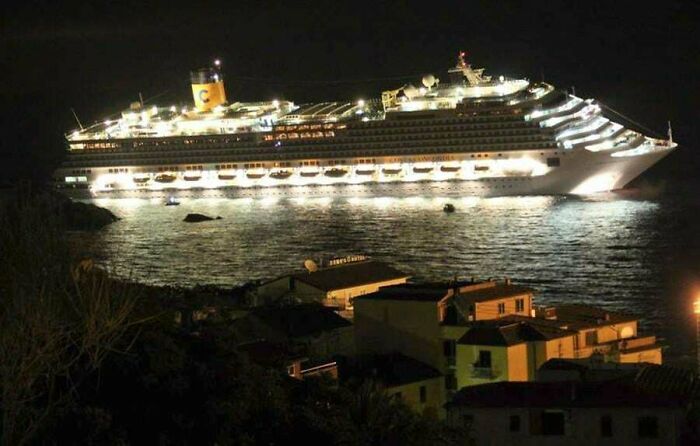 91 Pics That Show Why Extremely Large Things Can Be So Scary And Eerie (New Pics) 91 Pics That Show Why Extremely Large Things Can Be So Scary And Eerie (New Pics)