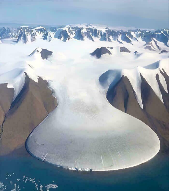 91 Pics That Show Why Extremely Large Things Can Be So Scary And Eerie (New Pics) 91 Pics That Show Why Extremely Large Things Can Be So Scary And Eerie (New Pics)