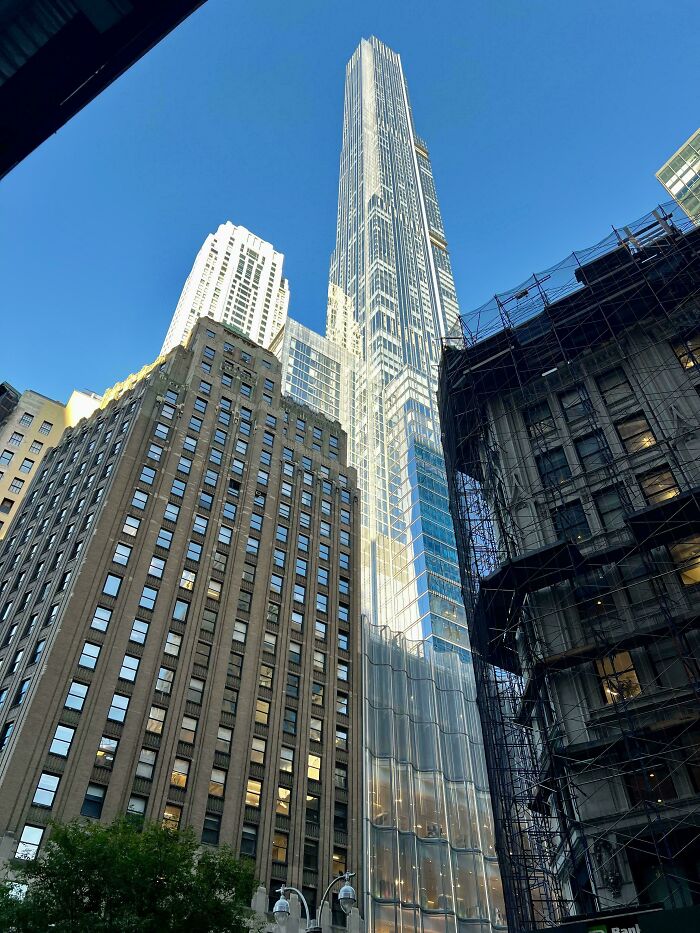 91 Pics That Show Why Extremely Large Things Can Be So Scary And Eerie (New Pics) 91 Pics That Show Why Extremely Large Things Can Be So Scary And Eerie (New Pics)
