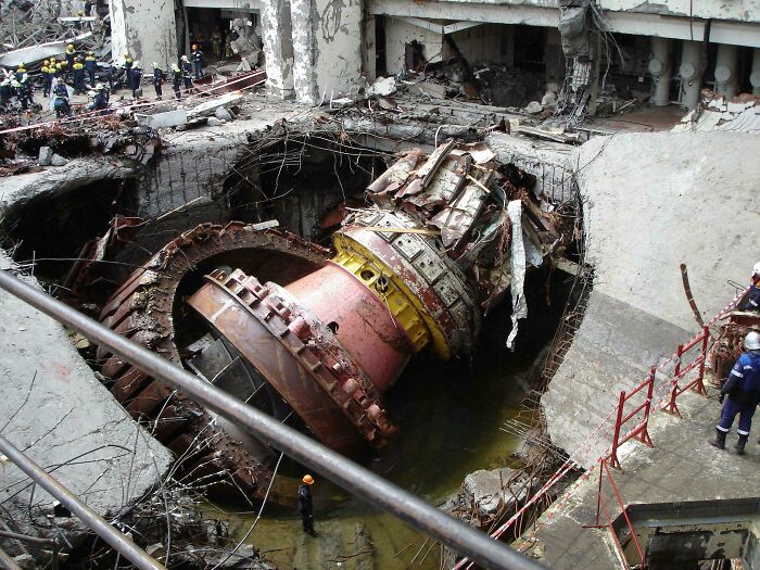 91 Pics That Show Why Extremely Large Things Can Be So Scary And Eerie (New Pics) 91 Pics That Show Why Extremely Large Things Can Be So Scary And Eerie (New Pics)