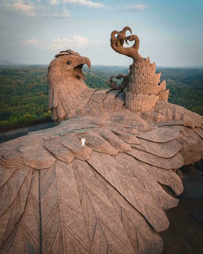 91 Pics That Show Why Extremely Large Things Can Be So Scary And Eerie (New Pics) 91 Pics That Show Why Extremely Large Things Can Be So Scary And Eerie (New Pics)