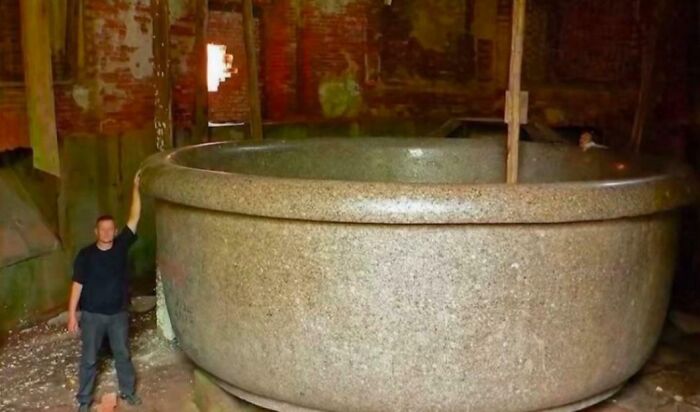91 Pics That Show Why Extremely Large Things Can Be So Scary And Eerie (New Pics) 91 Pics That Show Why Extremely Large Things Can Be So Scary And Eerie (New Pics)