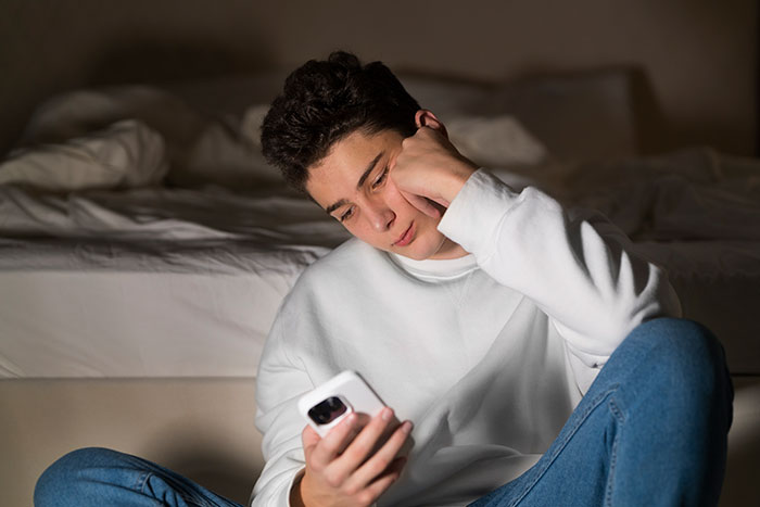 Stepdad Kicks 22YO Out 3 Times In 4 Years, 22YO Faces Homeless Again As Fam Doesn’t Approve Of GF Stepdad Kicks 22YO Out 3 Times In 4 Years, 22YO Faces Homeless Again As Fam Doesn’t Approve Of GF