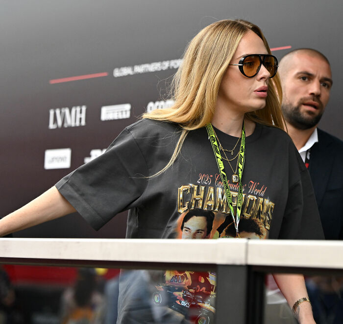Plastic Surgeon Intervenes After Adele’s Appearance At Rare Public Outing Turns Into Viral Discussion Plastic Surgeon Intervenes After Adele’s Appearance At Rare Public Outing Turns Into Viral Discussion