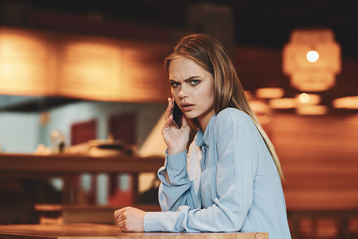 Childish Hotel Guest Tries To Bait Clerk Into Snapping, Ends Up Getting Herself Thrown Out Childish Hotel Guest Tries To Bait Clerk Into Snapping, Ends Up Getting Herself Thrown Out