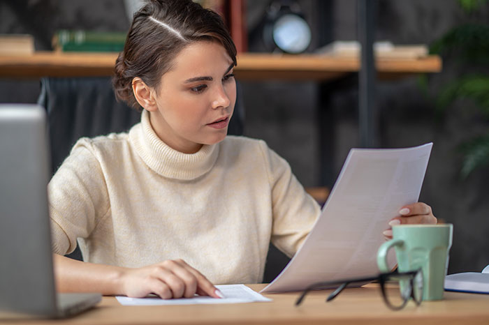 Woman Wants An Apology After Learning Sis Received Her College Fund, Family Says She Should Move On Woman Wants An Apology After Learning Sis Received Her College Fund, Family Says She Should Move On