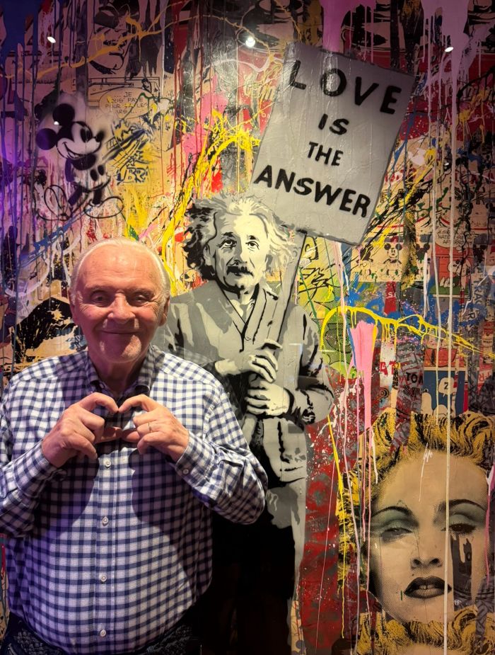 Anthony Hopkins’ Unrecognizable Look In New World Cup Photo Sparks Fan Uproar After They Notice Controversial Detail