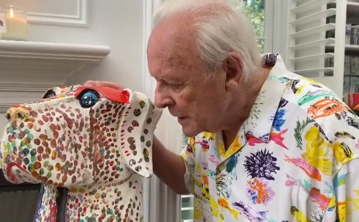 Anthony Hopkins’ Unrecognizable Look In New World Cup Photo Sparks Fan Uproar After They Notice Controversial Detail