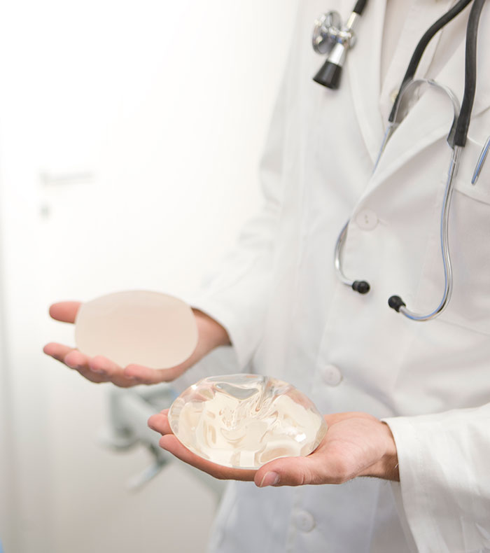 Woman Reveals She Removed Her Painful Breast Implants, And What Was Discovered Inside Left Her Speechless Woman Reveals She Removed Her Painful Breast Implants, And What Was Discovered Inside Left Her Speechless