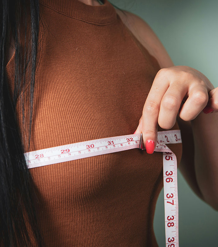 Woman Reveals She Removed Her Painful Breast Implants, And What Was Discovered Inside Left Her Speechless Woman Reveals She Removed Her Painful Breast Implants, And What Was Discovered Inside Left Her Speechless