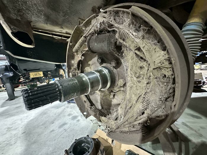 99 Times Car Mechanics Had To Take Pics Of What They Were Dealing With So Others Would Believe Them (New Pics) 99 Times Car Mechanics Had To Take Pics Of What They Were Dealing With So Others Would Believe Them (New Pics)
