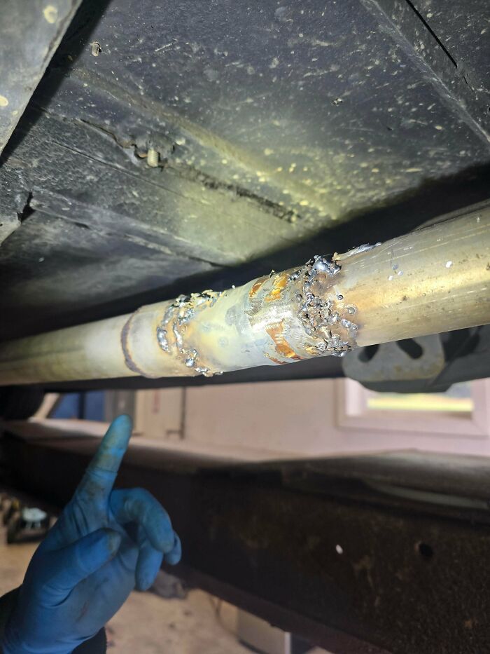 99 Times Car Mechanics Had To Take Pics Of What They Were Dealing With So Others Would Believe Them (New Pics) 99 Times Car Mechanics Had To Take Pics Of What They Were Dealing With So Others Would Believe Them (New Pics)