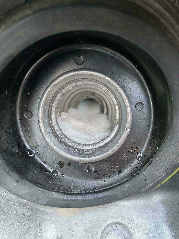 99 Times Car Mechanics Had To Take Pics Of What They Were Dealing With So Others Would Believe Them (New Pics) 99 Times Car Mechanics Had To Take Pics Of What They Were Dealing With So Others Would Believe Them (New Pics)