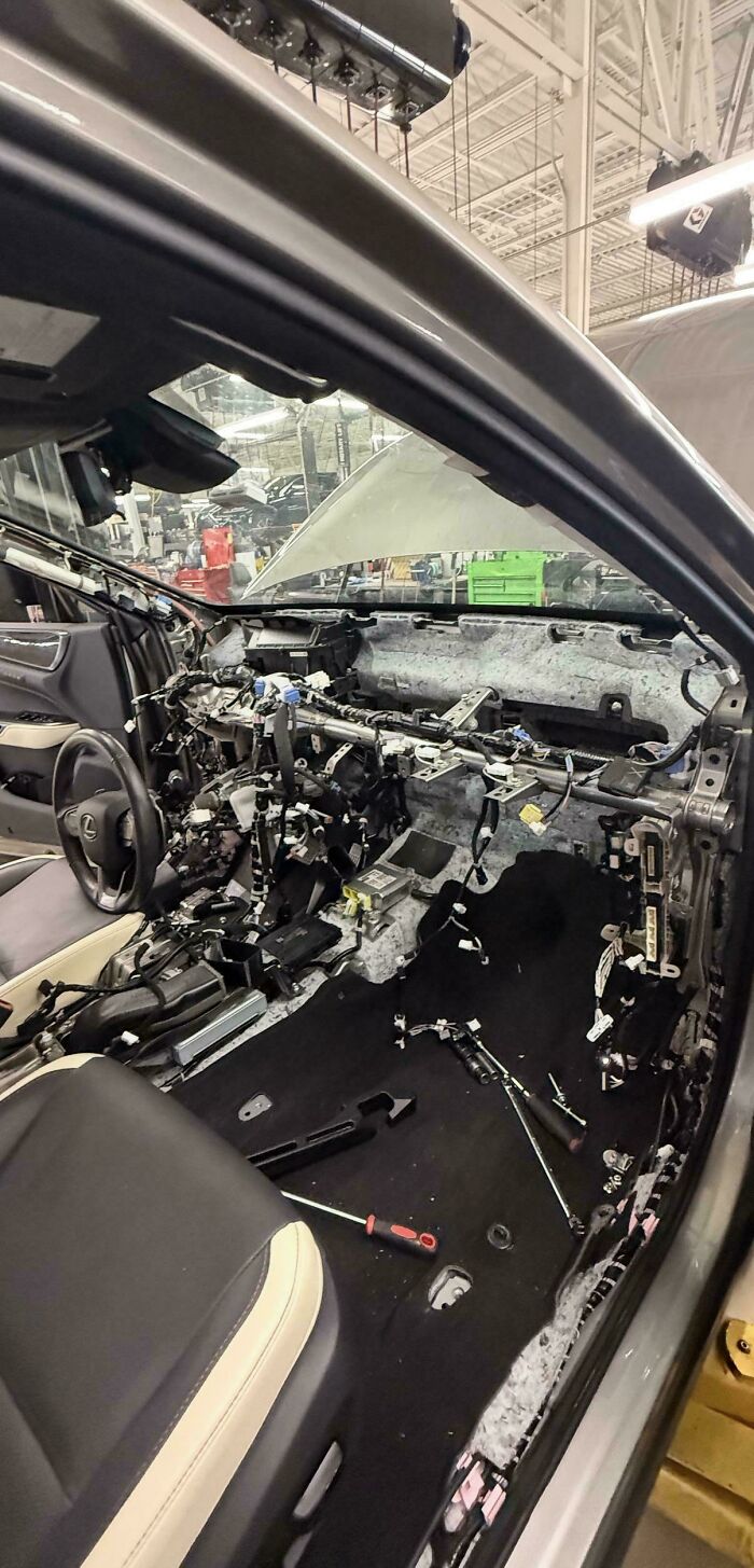 99 Times Car Mechanics Had To Take Pics Of What They Were Dealing With So Others Would Believe Them (New Pics) 99 Times Car Mechanics Had To Take Pics Of What They Were Dealing With So Others Would Believe Them (New Pics)