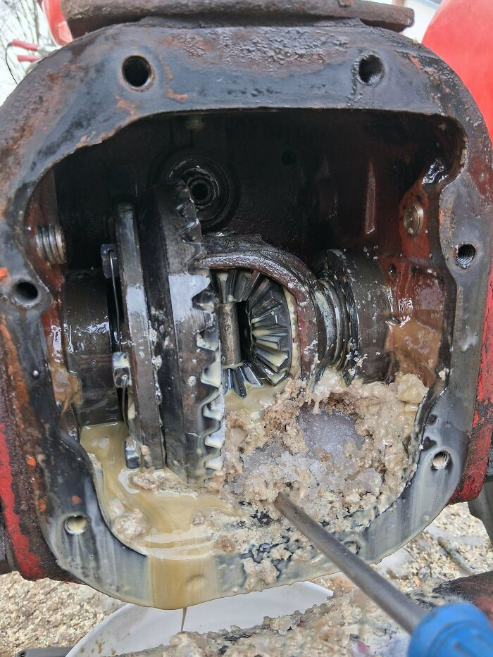 99 Times Car Mechanics Had To Take Pics Of What They Were Dealing With So Others Would Believe Them (New Pics) 99 Times Car Mechanics Had To Take Pics Of What They Were Dealing With So Others Would Believe Them (New Pics)