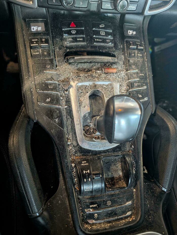 99 Times Car Mechanics Had To Take Pics Of What They Were Dealing With So Others Would Believe Them (New Pics) 99 Times Car Mechanics Had To Take Pics Of What They Were Dealing With So Others Would Believe Them (New Pics)