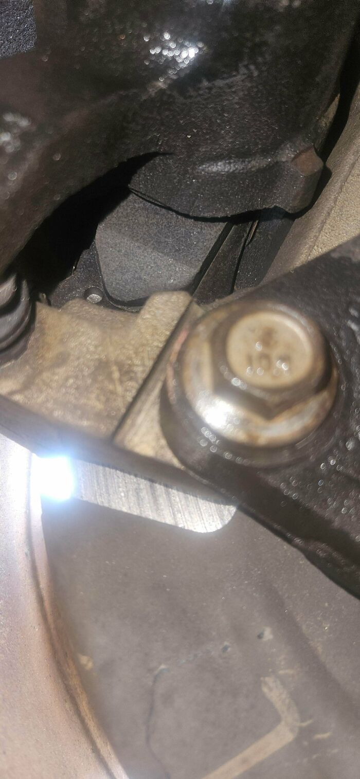 99 Times Car Mechanics Had To Take Pics Of What They Were Dealing With So Others Would Believe Them (New Pics) 99 Times Car Mechanics Had To Take Pics Of What They Were Dealing With So Others Would Believe Them (New Pics)