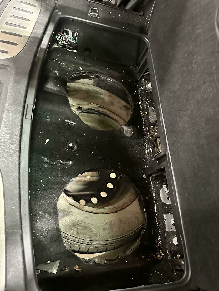99 Times Car Mechanics Had To Take Pics Of What They Were Dealing With So Others Would Believe Them (New Pics) 99 Times Car Mechanics Had To Take Pics Of What They Were Dealing With So Others Would Believe Them (New Pics)