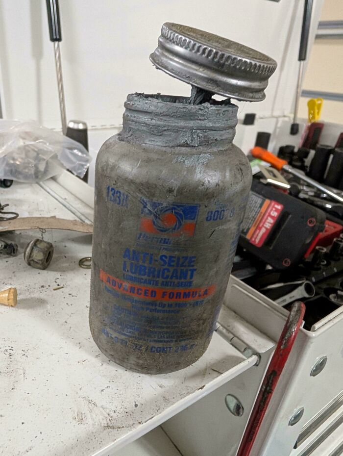 99 Times Car Mechanics Had To Take Pics Of What They Were Dealing With So Others Would Believe Them (New Pics) 99 Times Car Mechanics Had To Take Pics Of What They Were Dealing With So Others Would Believe Them (New Pics)
