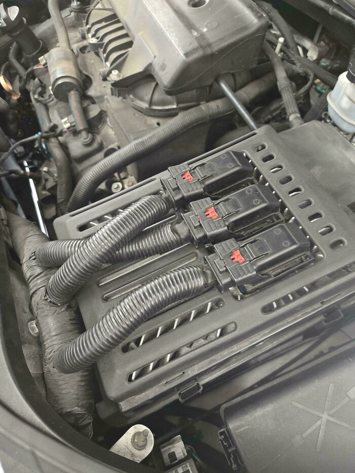 99 Times Car Mechanics Had To Take Pics Of What They Were Dealing With So Others Would Believe Them (New Pics) 99 Times Car Mechanics Had To Take Pics Of What They Were Dealing With So Others Would Believe Them (New Pics)