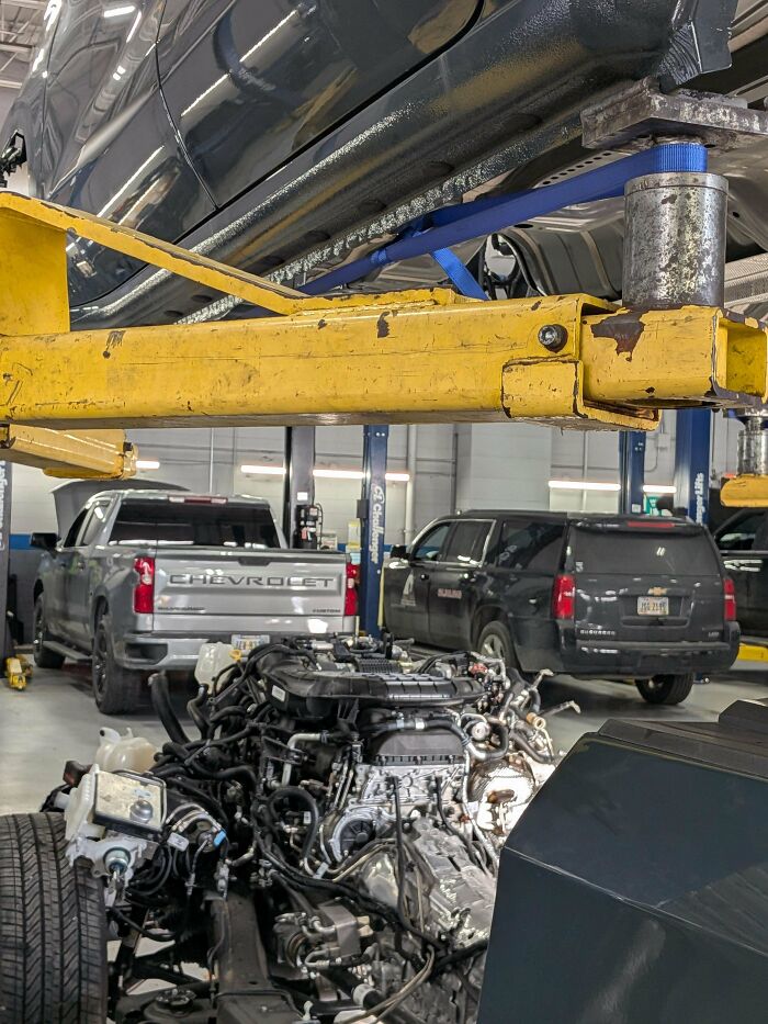 99 Times Car Mechanics Had To Take Pics Of What They Were Dealing With So Others Would Believe Them (New Pics) 99 Times Car Mechanics Had To Take Pics Of What They Were Dealing With So Others Would Believe Them (New Pics)