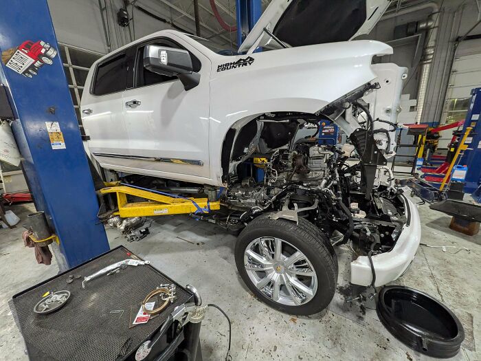 99 Times Car Mechanics Had To Take Pics Of What They Were Dealing With So Others Would Believe Them (New Pics) 99 Times Car Mechanics Had To Take Pics Of What They Were Dealing With So Others Would Believe Them (New Pics)