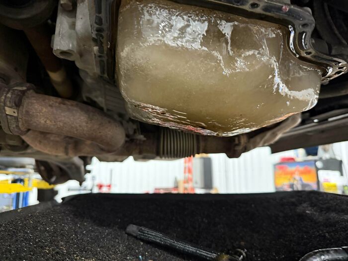 99 Times Car Mechanics Had To Take Pics Of What They Were Dealing With So Others Would Believe Them (New Pics) 99 Times Car Mechanics Had To Take Pics Of What They Were Dealing With So Others Would Believe Them (New Pics)