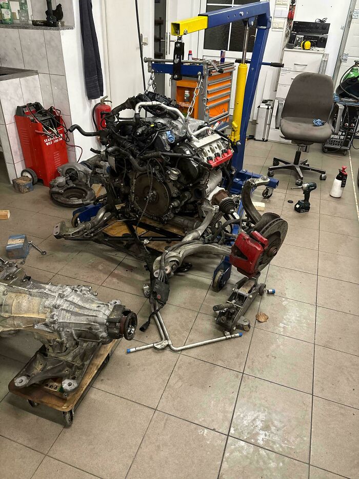 99 Times Car Mechanics Had To Take Pics Of What They Were Dealing With So Others Would Believe Them (New Pics) 99 Times Car Mechanics Had To Take Pics Of What They Were Dealing With So Others Would Believe Them (New Pics)