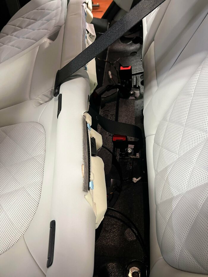 99 Times Car Mechanics Had To Take Pics Of What They Were Dealing With So Others Would Believe Them (New Pics) 99 Times Car Mechanics Had To Take Pics Of What They Were Dealing With So Others Would Believe Them (New Pics)