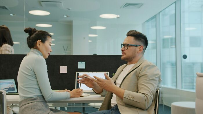 “No No, Do Go On. How Does One Order Pizza?”: 61 Of The Most Infuriating Mansplaining Examples “No No, Do Go On. How Does One Order Pizza?”: 61 Of The Most Infuriating Mansplaining Examples