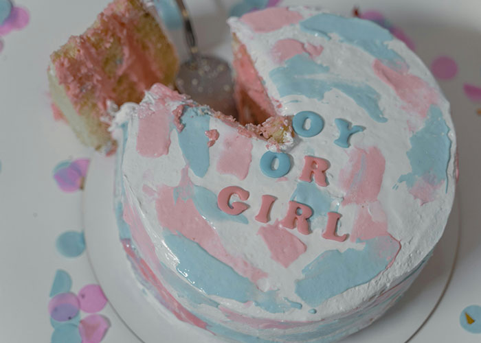 Woman Fails The Only Job She Had To Do At Sister’s Gender Reveal, Doesn’t Get What’s The Big Deal Woman Fails The Only Job She Had To Do At Sister’s Gender Reveal, Doesn’t Get What’s The Big Deal