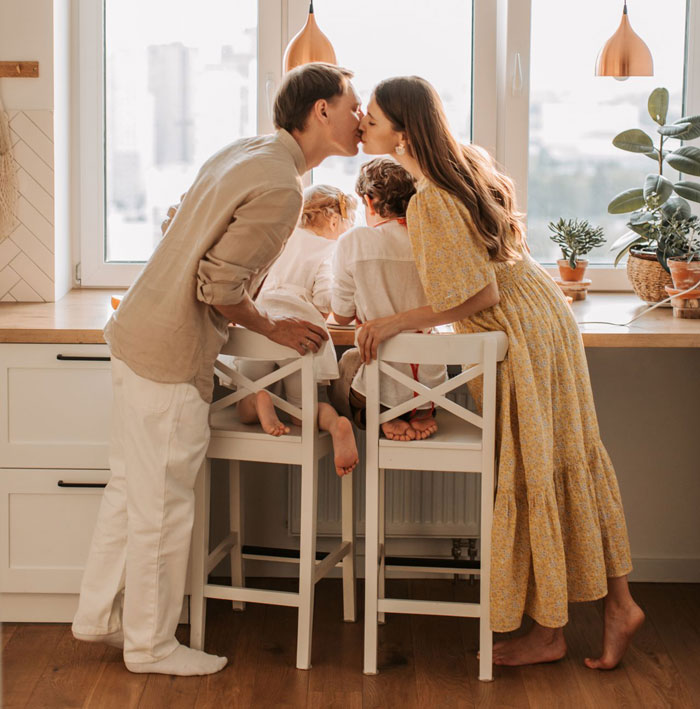 Christian Guy Agrees To Strict Gender Roles In The Family, Upset Wife Actually Enforces Them Christian Guy Agrees To Strict Gender Roles In The Family, Upset Wife Actually Enforces Them