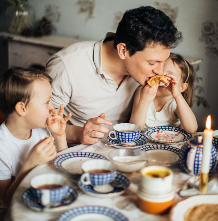 Christian Guy Agrees To Strict Gender Roles In The Family, Upset Wife Actually Enforces Them Christian Guy Agrees To Strict Gender Roles In The Family, Upset Wife Actually Enforces Them