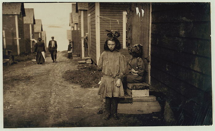 Unsettling Moments In History That Have Been Immortalized In Pictures, And Here Are 39 Of Them Unsettling Moments In History That Have Been Immortalized In Pictures, And Here Are 39 Of Them