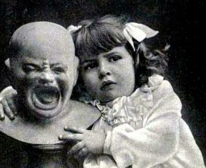 Unsettling Moments In History That Have Been Immortalized In Pictures, And Here Are 39 Of Them Unsettling Moments In History That Have Been Immortalized In Pictures, And Here Are 39 Of Them