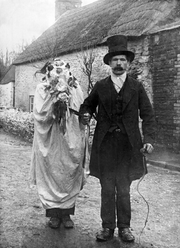 Unsettling Moments In History That Have Been Immortalized In Pictures, And Here Are 39 Of Them Unsettling Moments In History That Have Been Immortalized In Pictures, And Here Are 39 Of Them